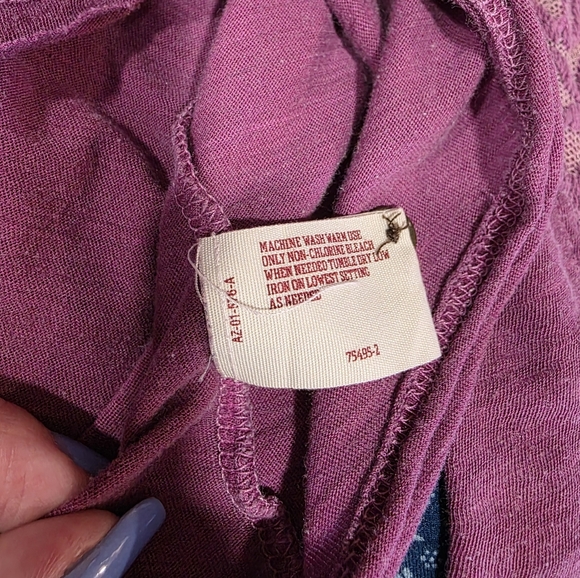 Elena Henley Vintage Arizona S Purple Long Sleeve Tee Fitted Lace Cuff Top TVD - Picture 16 of 16